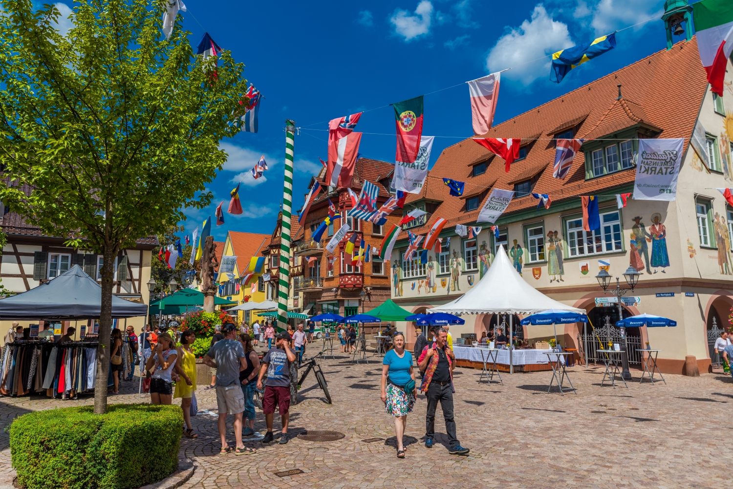 Marktplatz beim Sommerfest mit verkaufsoffenem Sonntag des Gewerbevereins