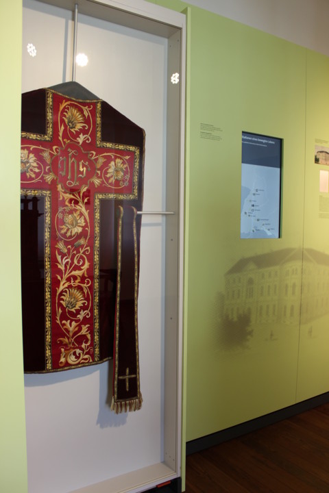 Priestergewand im Hansjakob-Museum